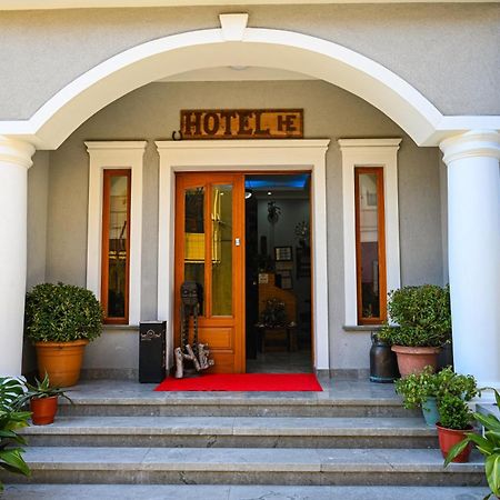 Hotel Epoka Shkodër 外观 照片